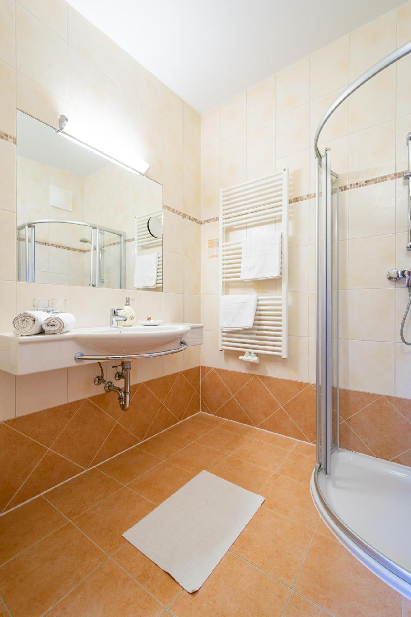 Landhotel Hubengut Bed And Breakfast رادستادت المظهر الخارجي الصورة