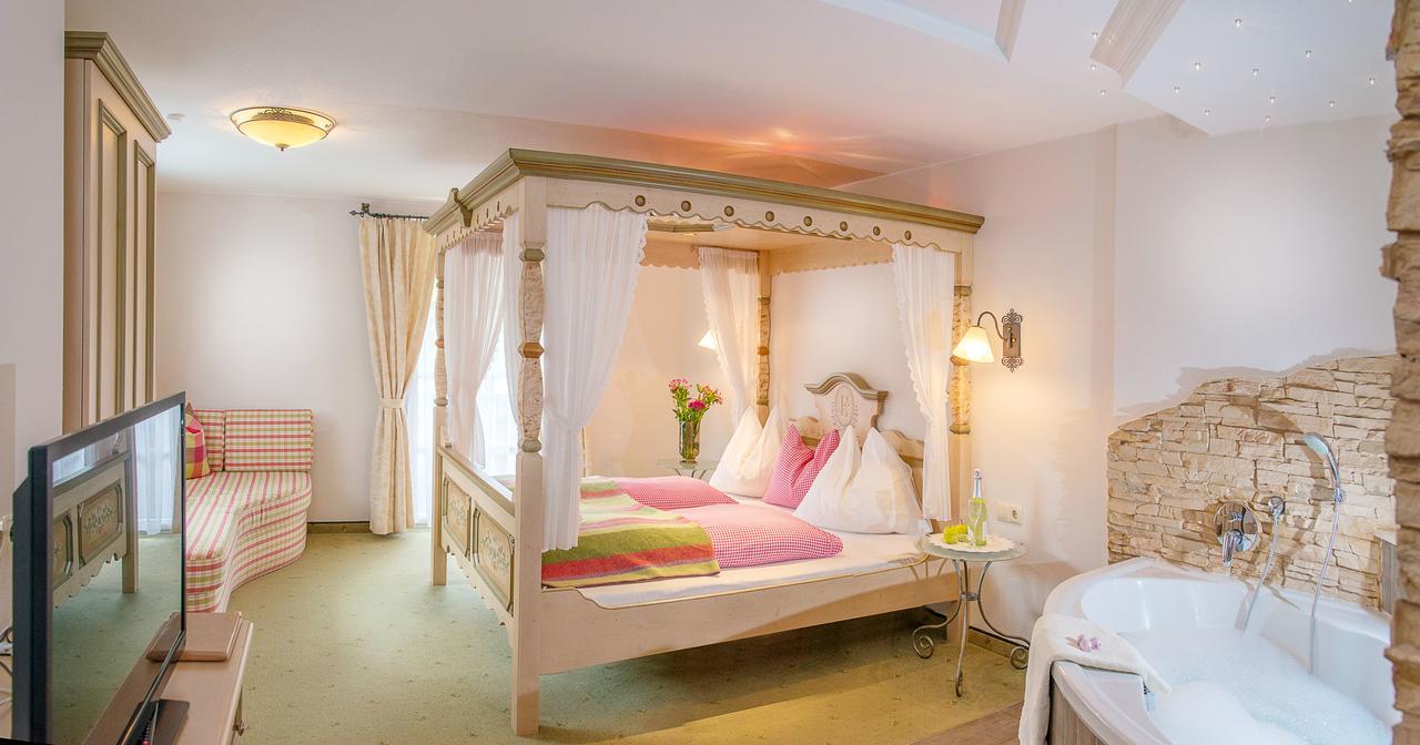 Landhotel Hubengut Bed And Breakfast رادستادت المظهر الخارجي الصورة